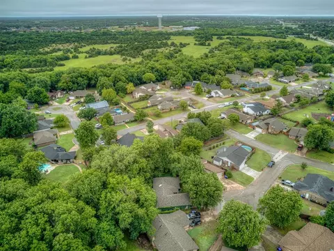 2102 Oak Forest Dr, Norman, OK 73071 photo 38