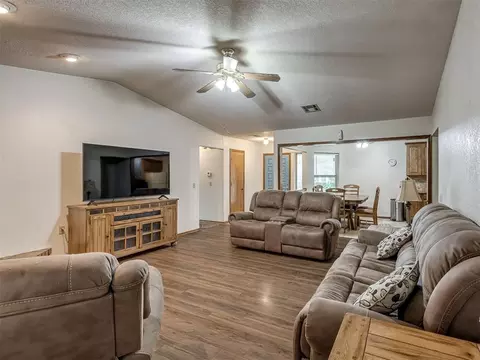 2102 Oak Forest Dr, Norman, OK 73071 photo 8