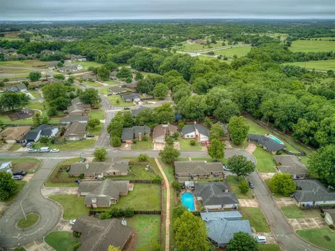 2102 Oak Forest Dr, Norman, OK 73071 photo 39