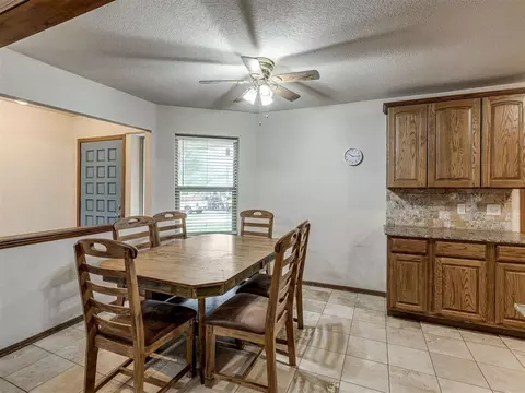2102 Oak Forest Dr, Norman, OK 73071 photo 9
