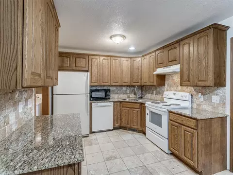 2102 Oak Forest Dr, Norman, OK 73071 photo 12