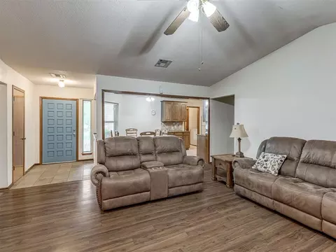 2102 Oak Forest Dr, Norman, OK 73071 photo 5
