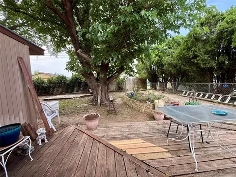 Exterior - 1021 Coe St, Altus, OK 73521 photo 2 of 3