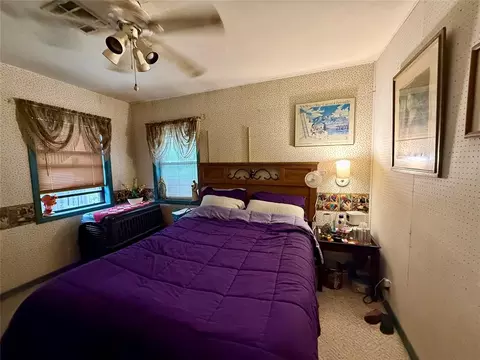 Bedroom - 1021 Coe St, Altus, OK 73521 photo 2 of 2
