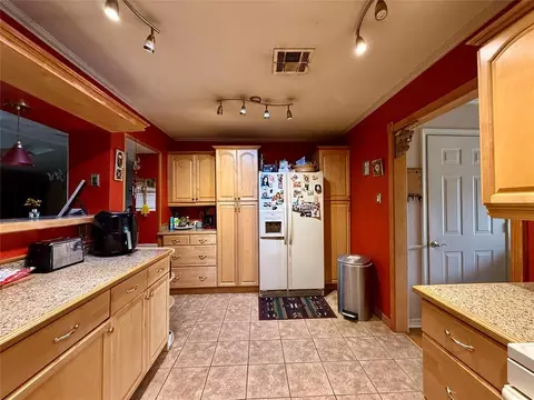 Kitchen - 1021 Coe St, Altus, OK 73521 photo 2 of 3