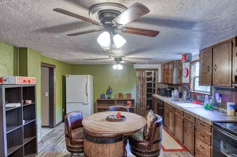Kitchen - 21630 E Second St, Hinton, OK 73047 photo 3 of 6