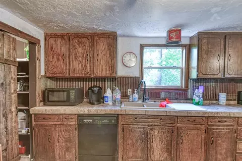 Kitchen - 21630 E Second St, Hinton, OK 73047 photo 5 of 6