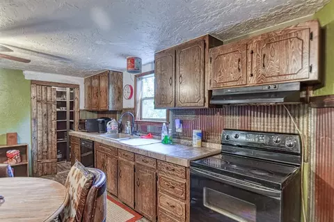 Kitchen - 21630 E Second St, Hinton, OK 73047 photo 4 of 6