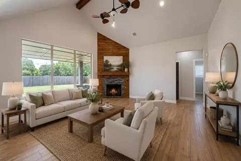 Living - 503 Cantebury Dr, Tuttle, OK 73089 photo 2 of 4