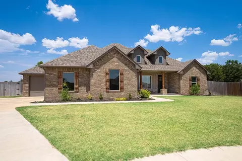 Exterior - 503 Cantebury Dr, Tuttle, OK 73089 photo 2 of 8