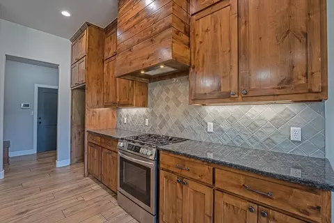Kitchen - 503 Cantebury Dr, Tuttle, OK 73089 photo 3 of 5