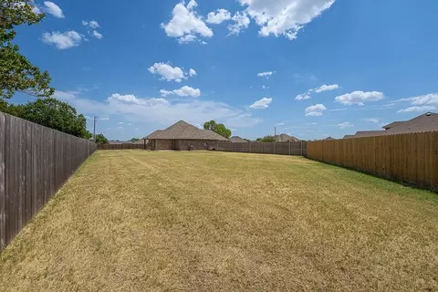 Exterior - 503 Cantebury Dr, Tuttle, OK 73089 photo 8 of 8
