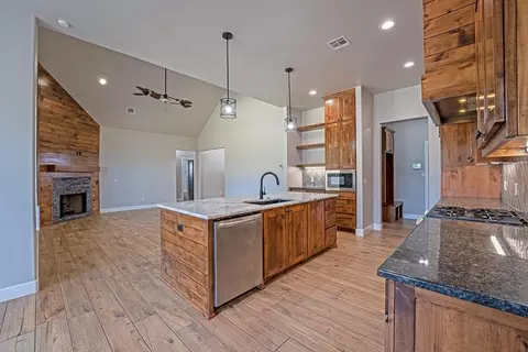 Kitchen - 503 Cantebury Dr, Tuttle, OK 73089 photo 4 of 5