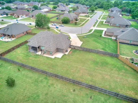 View/Area - 503 Cantebury Dr, Tuttle, OK 73089 photo 2 of 3