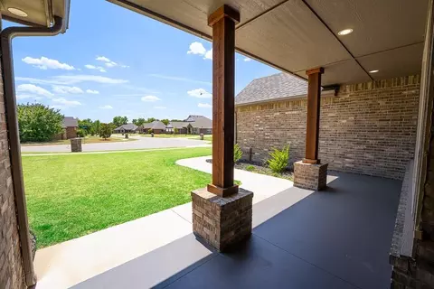 Exterior - 503 Cantebury Dr, Tuttle, OK 73089 photo 4 of 8