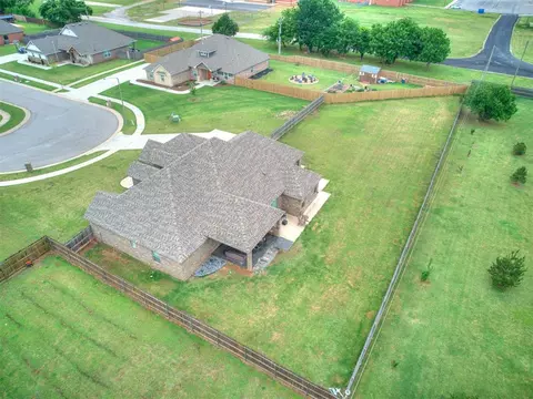View/Area - 503 Cantebury Dr, Tuttle, OK 73089 photo 3 of 3