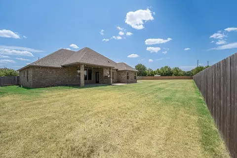 Exterior - 503 Cantebury Dr, Tuttle, OK 73089 photo 6 of 8