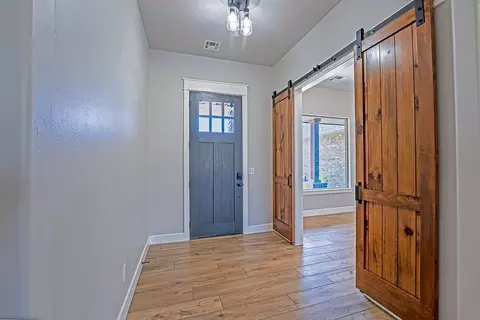Entry Way - 503 Cantebury Dr, Tuttle, OK 73089 photo 1 of 4