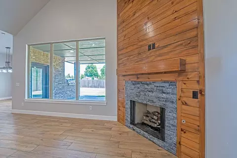 Living - 503 Cantebury Dr, Tuttle, OK 73089 photo 4 of 4