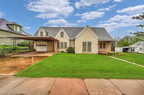 406 N 4th St, Sayre, OK 73662