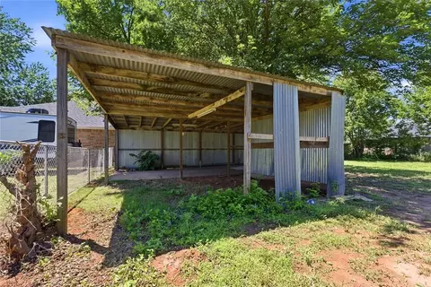 Exterior - 201 W Holly St, Tuttle, OK 73089 photo 6 of 7