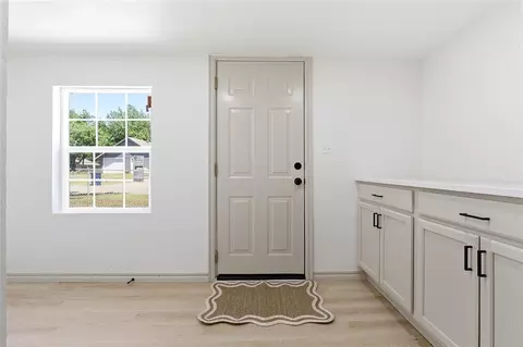 Entry Way - 201 W Holly St, Tuttle, OK 73089 photo 3 of 4