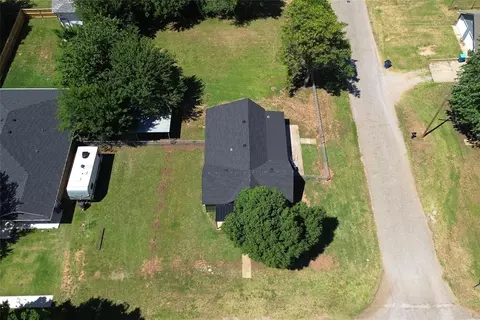 View/Area - 201 W Holly St, Tuttle, OK 73089 photo 2 of 2
