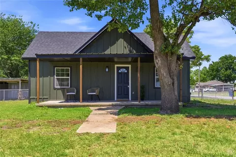 Exterior - 201 W Holly St, Tuttle, OK 73089 photo 1 of 7