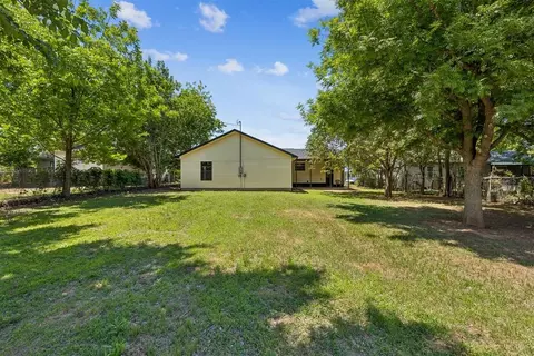 Exterior - 318 S Walnut St, Apache, OK 73006 photo 10 of 10