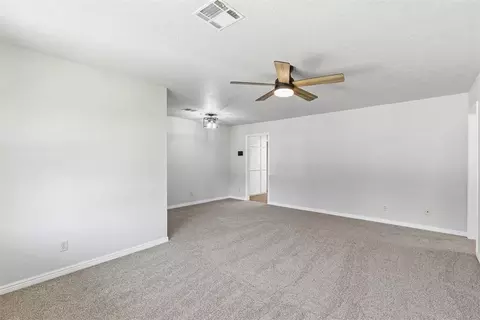 Living - 318 S Walnut St, Apache, OK 73006 photo 2 of 9