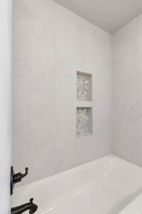 Bath - 318 S Walnut St, Apache, OK 73006 photo 4 of 5