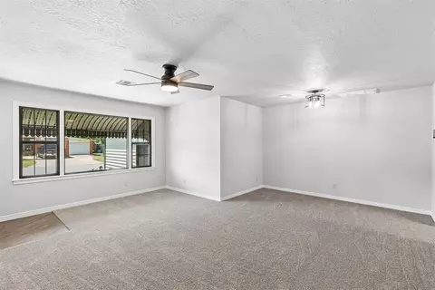 Living - 318 S Walnut St, Apache, OK 73006 photo 4 of 9