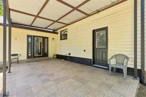 Exterior - 318 S Walnut St, Apache, OK 73006 photo 6 of 10