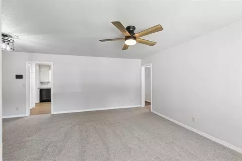 Living - 318 S Walnut St, Apache, OK 73006 photo 3 of 9