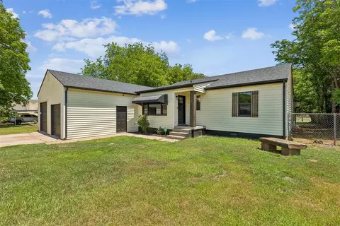 Exterior - 318 S Walnut St, Apache, OK 73006 photo 4 of 10