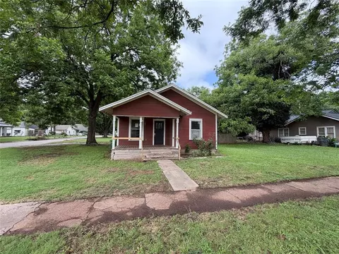 701 E Charles Ave, Pauls Valley, OK 73075