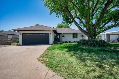 77 W Okarche Ave, Okarche, OK 73762