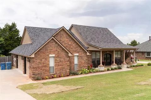 Exterior - 535 Eagle Lake Ln, Newcastle, OK 73065 photo 2 of 6