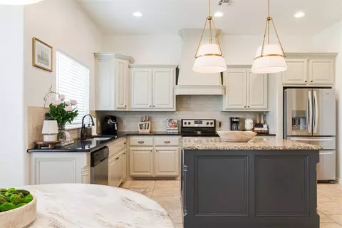 Kitchen - 535 Eagle Lake Ln, Newcastle, OK 73065 photo 4 of 5