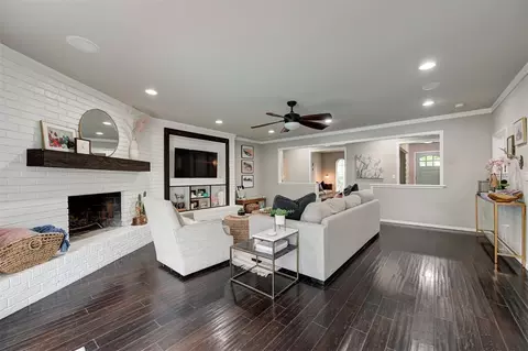 Living - 3926 Warwick Dr, Norman, OK 73072 photo 3 of 6