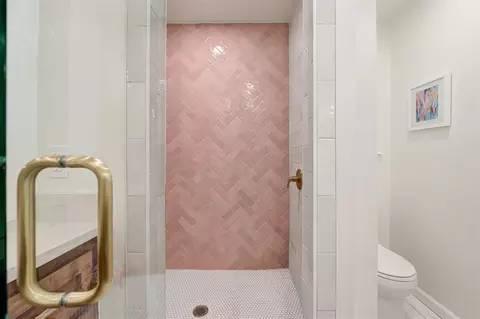 Bath - 3926 Warwick Dr, Norman, OK 73072 photo 6 of 8