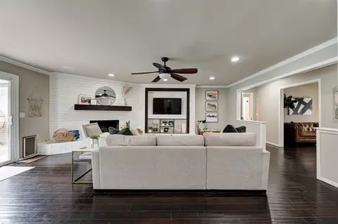 Living - 3926 Warwick Dr, Norman, OK 73072 photo 2 of 6