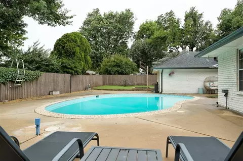 Exterior - 3926 Warwick Dr, Norman, OK 73072 photo 9 of 9