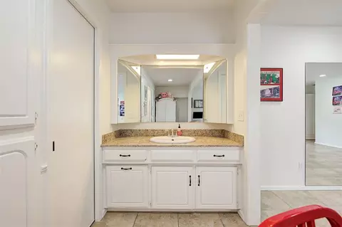 Bath - 3926 Warwick Dr, Norman, OK 73072 photo 7 of 8