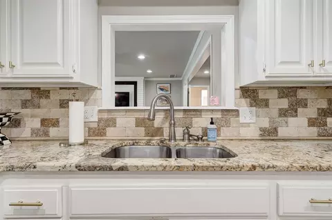 Kitchen - 3926 Warwick Dr, Norman, OK 73072 photo 4 of 4