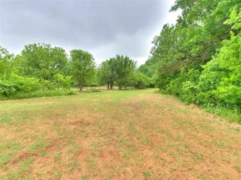 1107 Willow Creek Dr, Guthrie, OK 73044