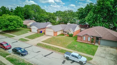816 N Coopers Hawk Dr, Norman, OK 73072