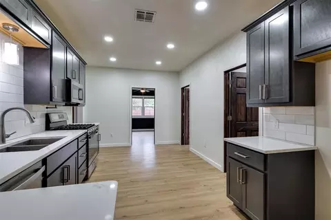 Entry Way - 316 E Jackson St, Crescent, OK 73028 photo 1 of 2
