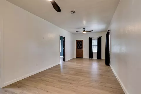 Living - 316 E Jackson St, Crescent, OK 73028 photo 2 of 5