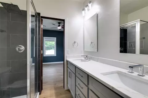 Bath - 316 E Jackson St, Crescent, OK 73028 photo 5 of 8